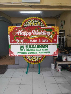 Papan Bunga di Pantai Mutiara