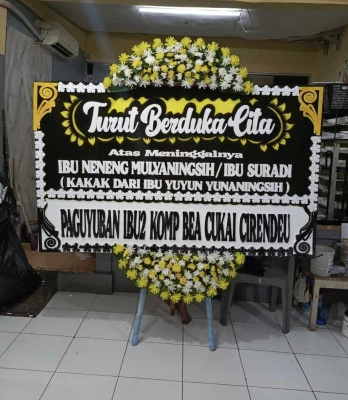 Papan Bunga di Pantai Mutiara