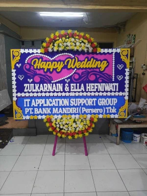 Papan Bunga di Pantai Mutiara