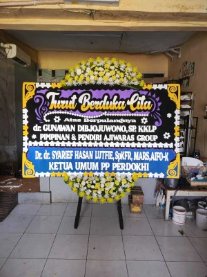 Papan Bunga di Pantai Mutiara